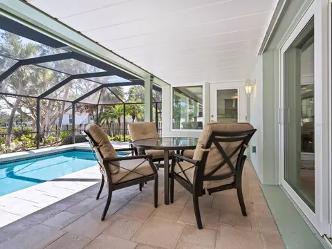 Exterior - 18 N Casey Key Rd, Osprey, FL 34229 photo 8 of 18