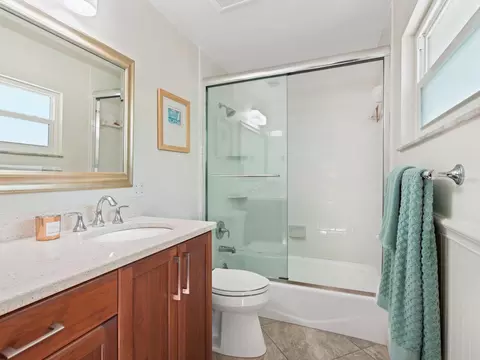 Bath - 18 N Casey Key Rd, Osprey, FL 34229 photo 2 of 2