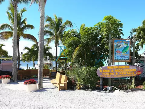Exterior - 18 N Casey Key Rd, Osprey, FL 34229 photo 14 of 18
