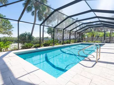Exterior - 18 N Casey Key Rd, Osprey, FL 34229 photo 6 of 18