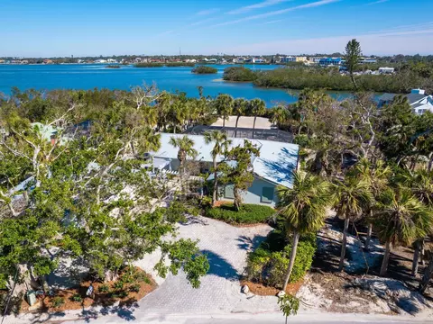 View/Area - 18 N Casey Key Rd, Osprey, FL 34229 photo 2 of 7