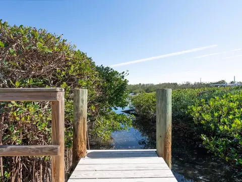 View/Area - 18 N Casey Key Rd, Osprey, FL 34229 photo 3 of 7