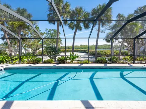 Exterior - 18 N Casey Key Rd, Osprey, FL 34229 photo 4 of 18