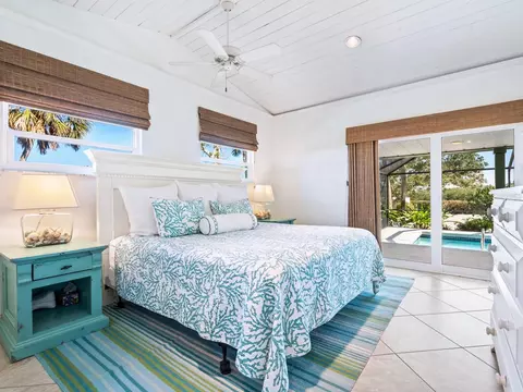 Bedroom - 18 N Casey Key Rd, Osprey, FL 34229 photo 2 of 4