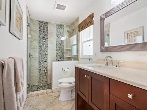 Bath - 18 N Casey Key Rd, Osprey, FL 34229 photo 1 of 2