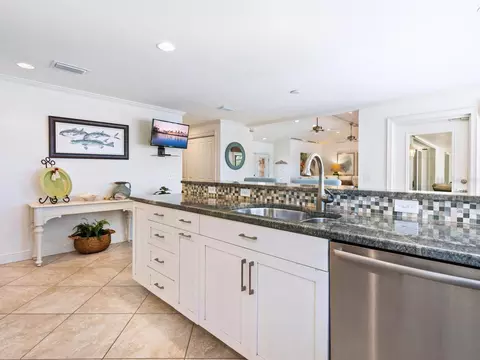 Kitchen - 18 N Casey Key Rd, Osprey, FL 34229 photo 4 of 4