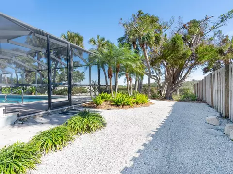 Exterior - 18 N Casey Key Rd, Osprey, FL 34229 photo 10 of 18