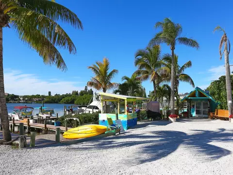 Exterior - 18 N Casey Key Rd, Osprey, FL 34229 photo 16 of 18