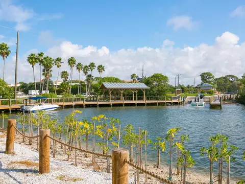 View/Area - 18 N Casey Key Rd, Osprey, FL 34229 photo 5 of 7