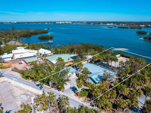 View/Area - 18 N Casey Key Rd, Osprey, FL 34229 photo 4 of 7