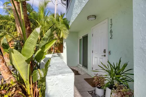 1762 Stickney Point Rd #204, Sarasota, FL 34231