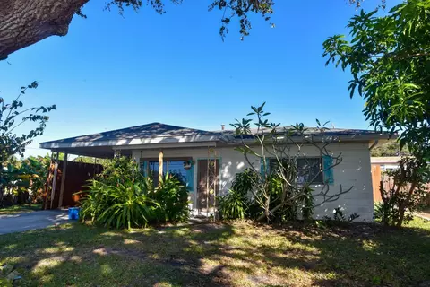 3305 Williamsburg St, Sarasota, FL 34231