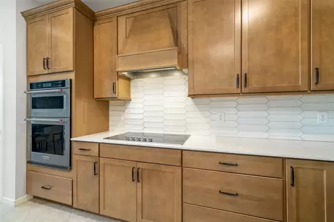 Kitchen - 9406 Lamine Way, Parrish, FL 34219 photo 5 of 6