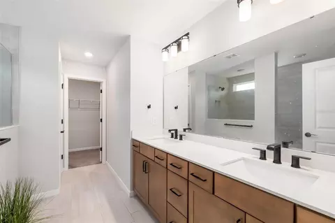 Bath - 9406 Lamine Way, Parrish, FL 34219 photo 4 of 6