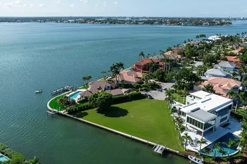 600 Mourning Dove Dr, Sarasota, FL 34236