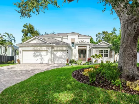 1637 Hyde Park St, Sarasota, FL 34239