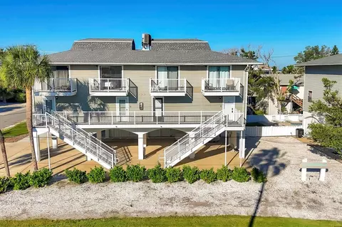 3400 6th Ave #7, Holmes Beach, FL 34217
