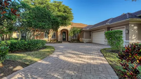 9261 Mcdaniel Ln, Sarasota, FL 34240