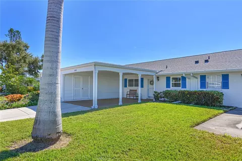 9512 Colonial Dr, Bradenton, FL 34210
