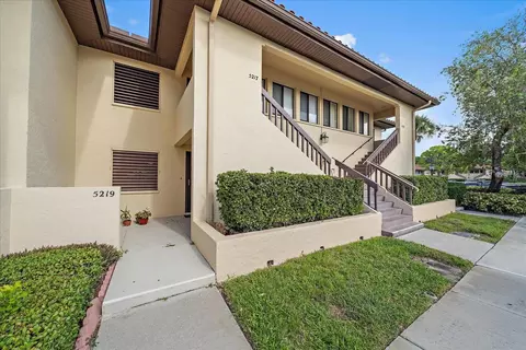 5219 Lake Village Dr #21, Sarasota, FL 34235