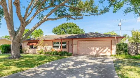 5912 7th Avenue Dr W, Bradenton, FL 34209