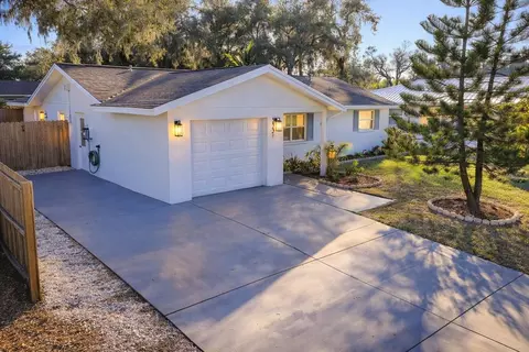 3331 Woodmont Dr, Sarasota, FL 34232