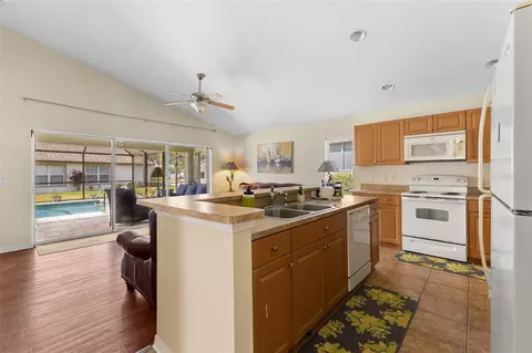 Kitchen - 5315 119th Ter E, Parrish, FL 34219 photo 3 of 3