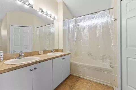 Bath - 5315 119th Ter E, Parrish, FL 34219 photo 2 of 2