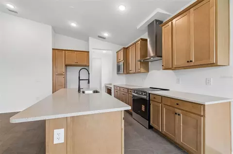 Kitchen - 11837 Moonsail Dr, Parrish, FL 34219 photo 4 of 7