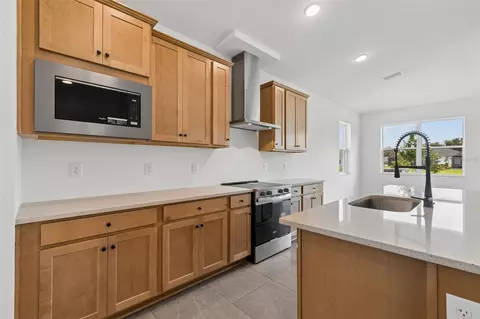 Kitchen - 11837 Moonsail Dr, Parrish, FL 34219 photo 3 of 7