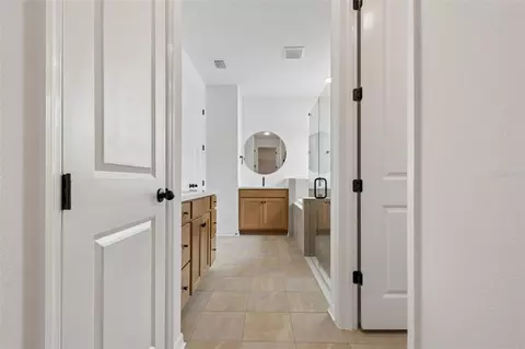 Entry Way - 11837 Moonsail Dr, Parrish, FL 34219 photo 12 of 23