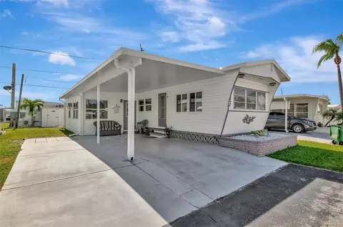 247 Palm Ln, Palmetto, FL 34221