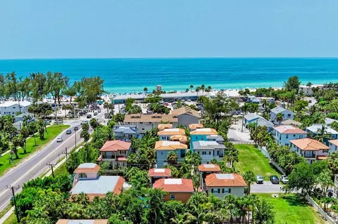 4003 5th Ave, Holmes Beach, FL 34217