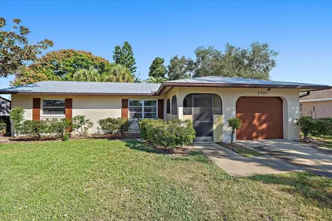 5321 Foxwood Dr, Sarasota, FL 34232