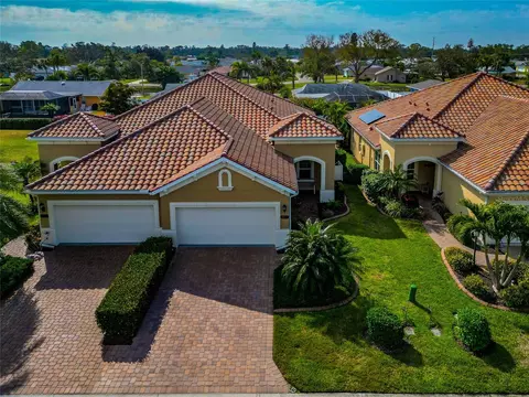 6907 Costa Bella Dr, Bradenton, FL 34209