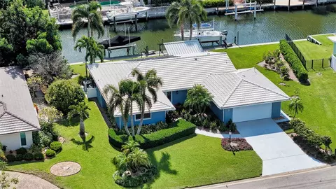 5569 Contento Dr, Sarasota, FL 34242