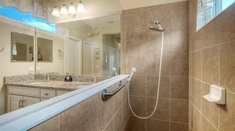Bath - 1121 Thornbury Dr, Parrish, FL 34219 photo 2 of 4