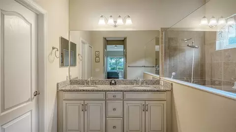 Bath - 1121 Thornbury Dr, Parrish, FL 34219 photo 1 of 4