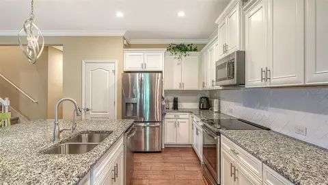 Kitchen - 1121 Thornbury Dr, Parrish, FL 34219 photo 4 of 6