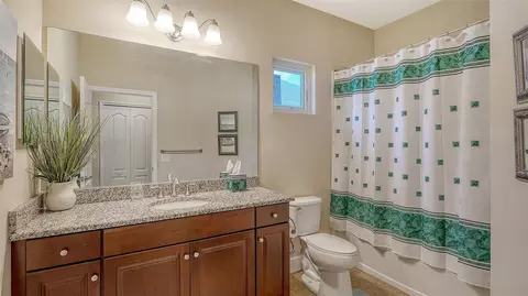 Bath - 1121 Thornbury Dr, Parrish, FL 34219 photo 3 of 4