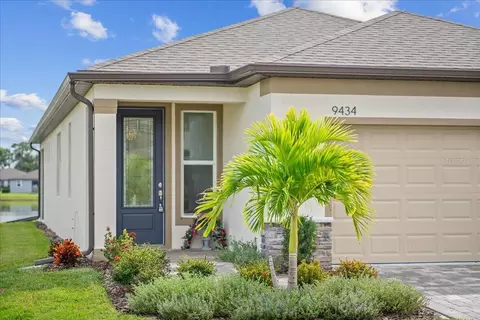Exterior - 9434 Ballaster Pointe Loop, Parrish, FL 34219 photo 2 of 8