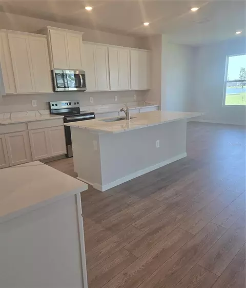 Kitchen - 1925 Cobb Trl, Parrish, FL 34219 photo 1 of 2