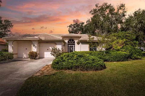 9523 Knightsbridge Cir, Sarasota, FL 34238