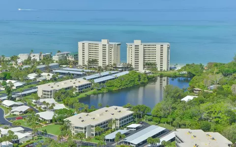 114 Whispering Sands Dr #V21, Sarasota, FL 34242