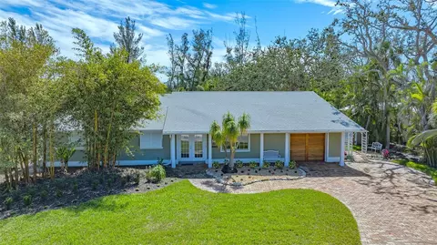 618 Buttonwood Dr, Longboat Key, FL 34228