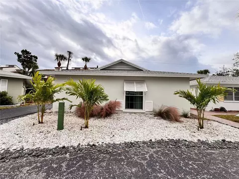 1140 S Moonmist Ct #M5, Sarasota, FL 34242