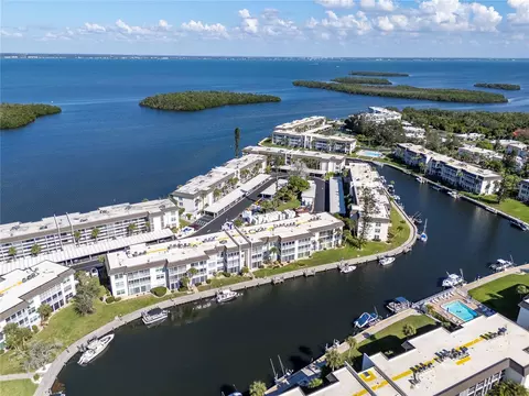 4390 Exeter Dr #305, Longboat Key, FL 34228