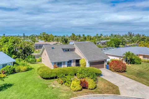 4704 Coral Lake Dr, Bradenton, FL 34210