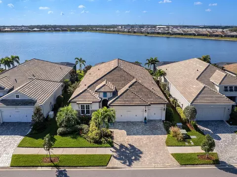 8119 Waterbend Trl, Sarasota, FL 34240