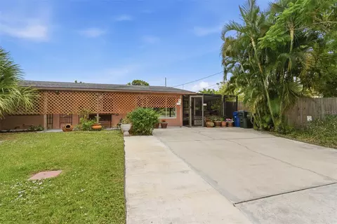 857 Palmetto St, Englewood, FL 34223